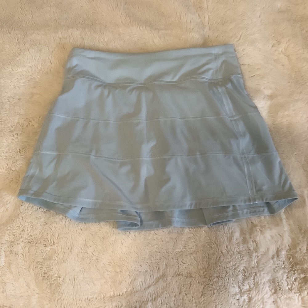 Lululemon Pace Rval skirt *Long. Size 4 in Powder Blue
